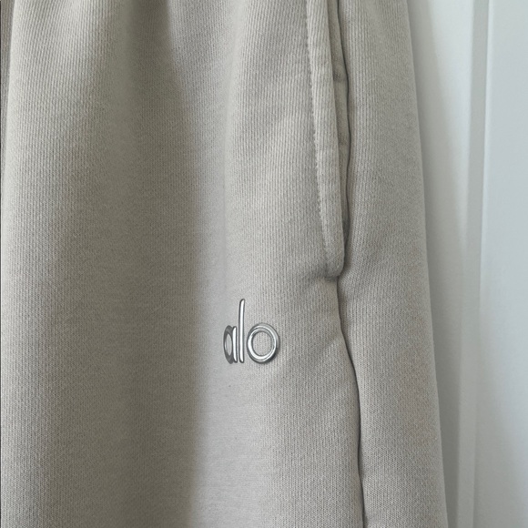 ALO “Bone” Straight Leg Sweatpants for Sale. - Picture 5 of 9
